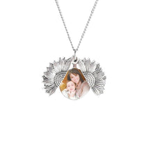 Lade das Bild in den Galerie-Viewer, LOANYA Halskette mit Fotogravur Necklaces Loanya