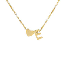 Lade das Bild in den Galerie-Viewer, LOANYA Halskette mit kleinem Herz und einem Buchstaben eConcept Store - Produkte für Dich Gold E 
