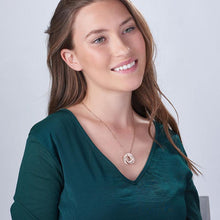 Lade das Bild in den Galerie-Viewer, LOANYA Kette mit verschlungenen Namenskreisen eConcept Store - Produkte für Dich