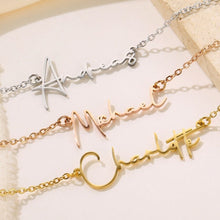 Lade das Bild in den Galerie-Viewer, Namenskette im Signaturstil Necklaces Loanya