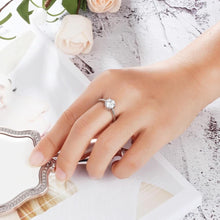 Lade das Bild in den Galerie-Viewer, LOANYA Ring mit weißem Stein aus Silber mit Gravur eConcept Store - Produkte für Dich 

